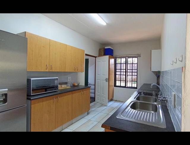 3 BEDROOM HOUSE FOR SALE IN MORELETA PARK